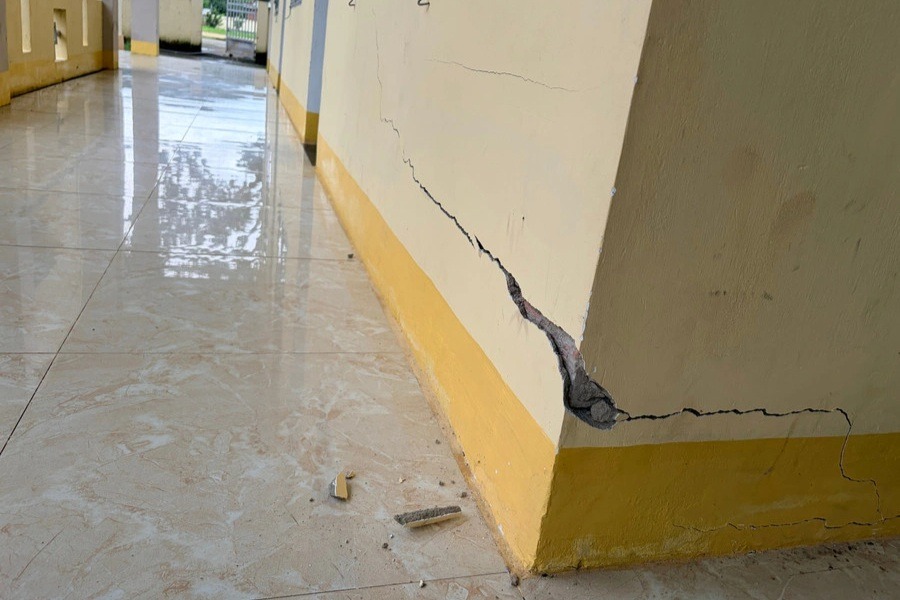 Nhà dân, trụ sở xã xuất hiện vết nứt sau tiếng nổ Iớn dưới lòng đất