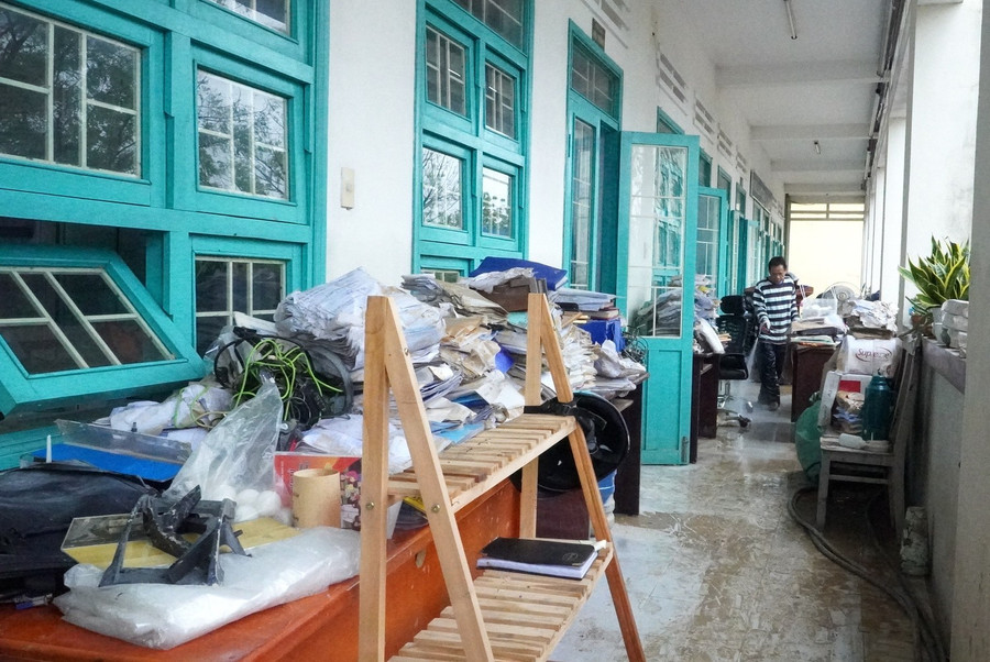 Cấp phát miễn phí toàn bộ sách giáo khoa cho học sinh vùng mưa lũ