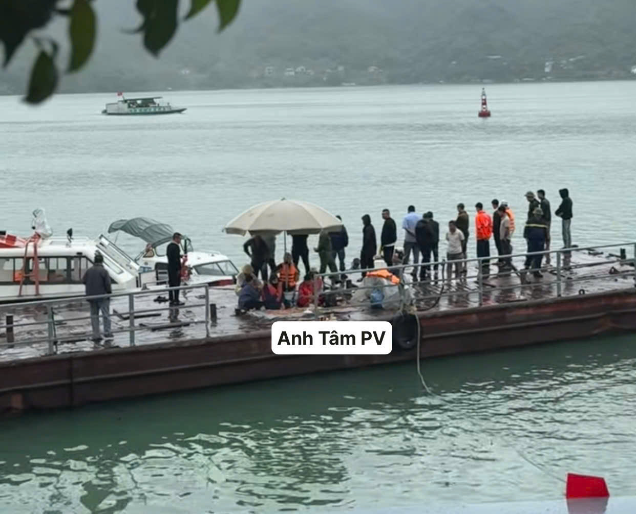 Nam thanh niên 27 tuổi đi ăn cưới không may bị mất tích tại hồ Hoà Bình (đoạn gần đền Chúa Thác Bờ) Nam thanh niên 27 tuổi đi ăn cưới không may bị mất tích tại hồ Hoà Bình (đoạn gần đền Chúa Thác Bờ)