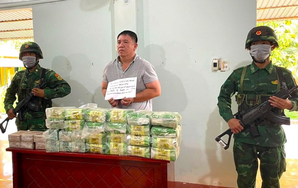 Đặc nhiệm biên phòng tóm gọn nhóm vận chuyển lượng ma túy “khủng”