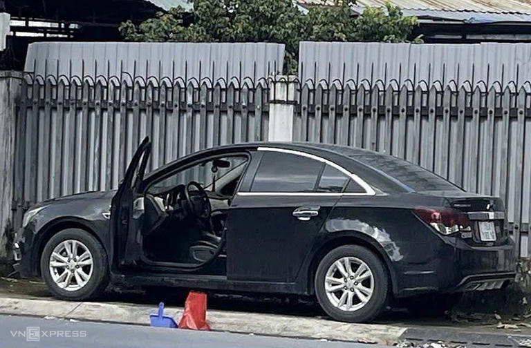 Thi thể cô gái trong cốp ôtô đậu ven đường TP HCM Thi thể cô gái trong cốp ôtô đậu ven đường TP HCM