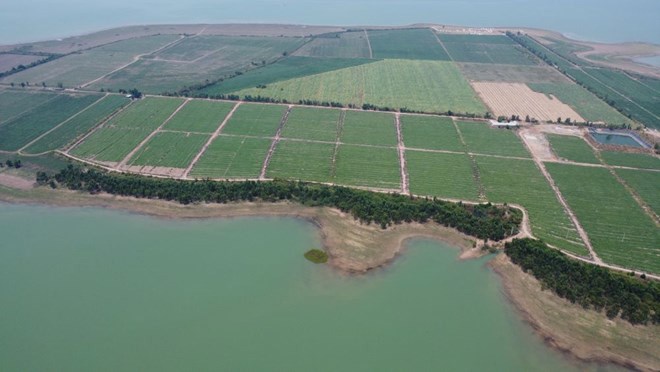 Hồ Dầu Tiếng xả tràn ứng phó mưa bão, cảnh báo nguy cơ ngập vùng hạ du