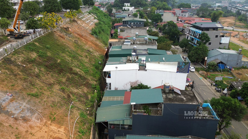 Nguy cơ sạt lở uy hiếp 16 hộ dân ở Lào Cai