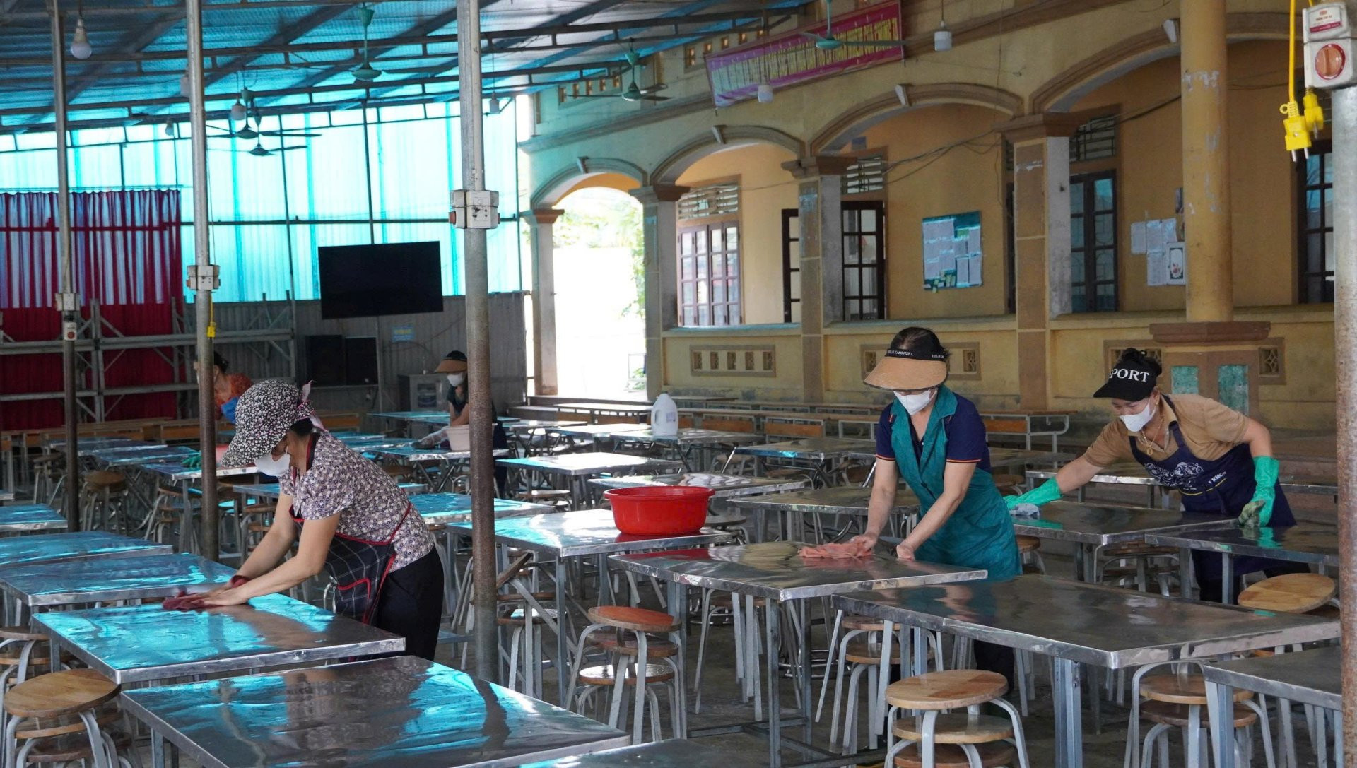 Hơn 160 học sinh mắc cúm A, trường học ở Nghệ An cho gần 400 em nghỉ học