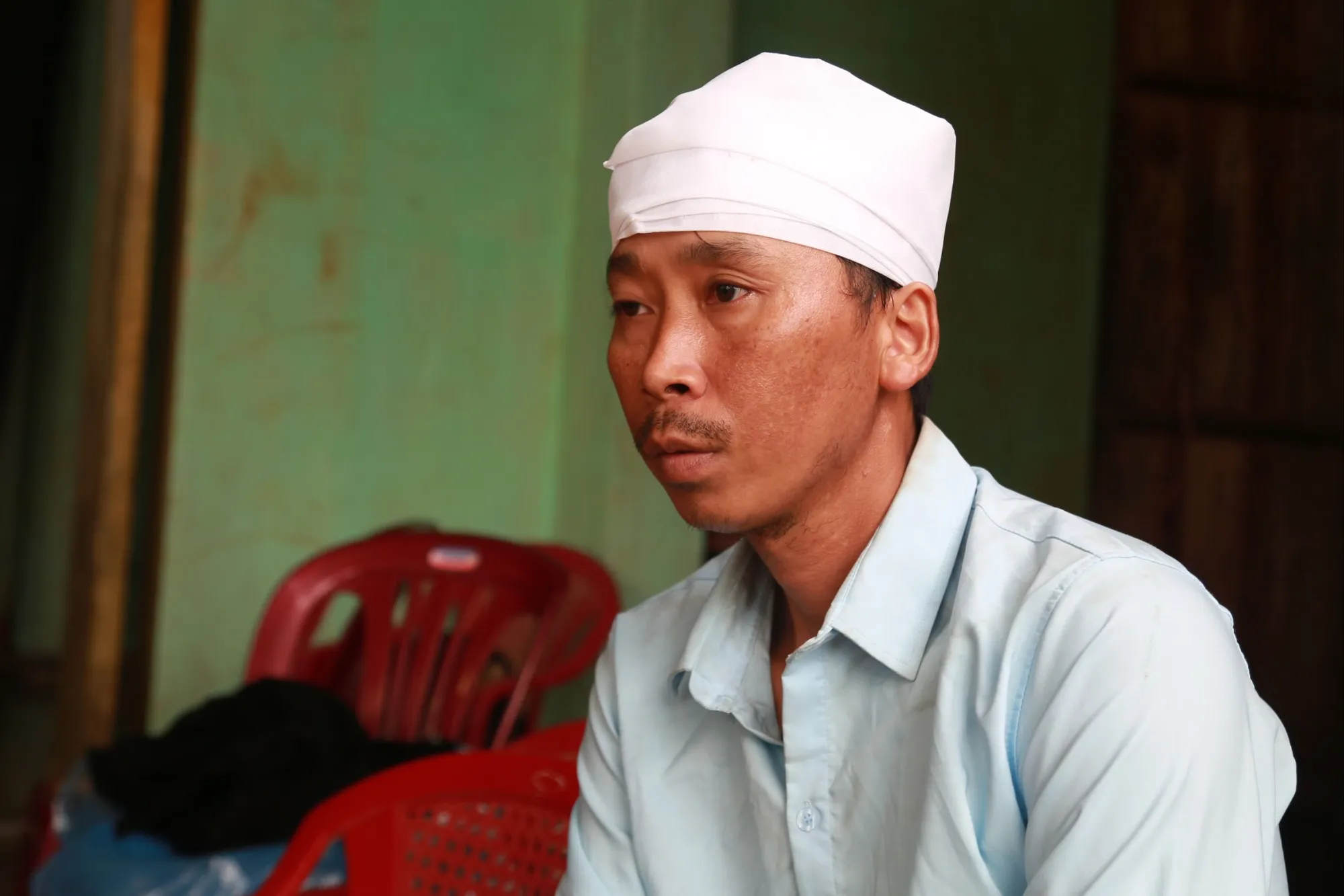 Cha chết trong lũ, con đi 3 chặng xe từ TP.HCM về quê tiễn đưa lần cuối