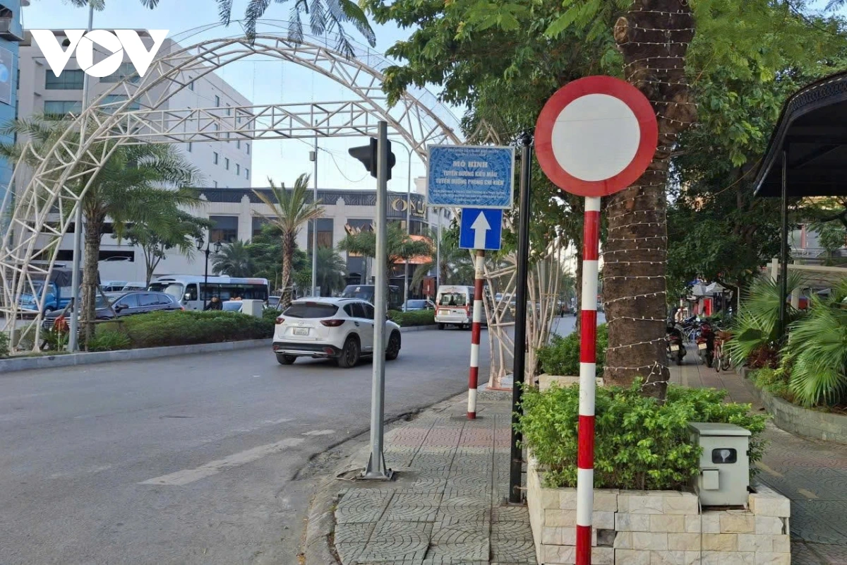 Kỳ lạ với biển cấm P.101 cắm ở đầu đường “kiểu mẫu” tại Hải Phòng