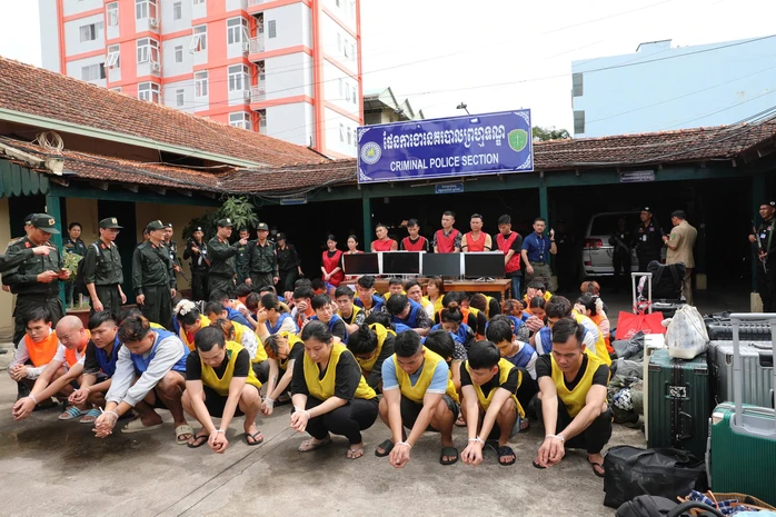 Tổ chức lừa đảo tại Campuchia do người phụ nữ Việt điều hành chiếm đoạt tiền của 8.000 người dân Tổ chức lừa đảo tại Campuchia do người phụ nữ Việt điều hành chiếm đoạt tiền của 8.000 người dân