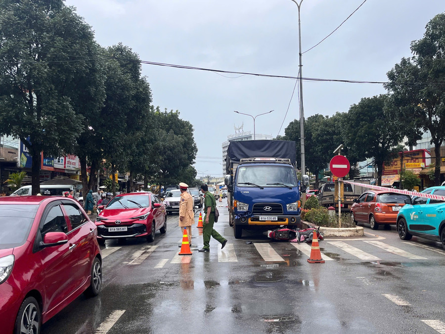 Gia Lai: Tạm giữ tài xế xe tải trong vụ tai nạn làm 2 ông cháu tử vong