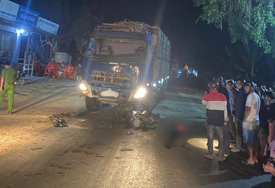 Xe máy va chạm xe tải trên đường Trường Sơn Đông khiến 1 người tử vong