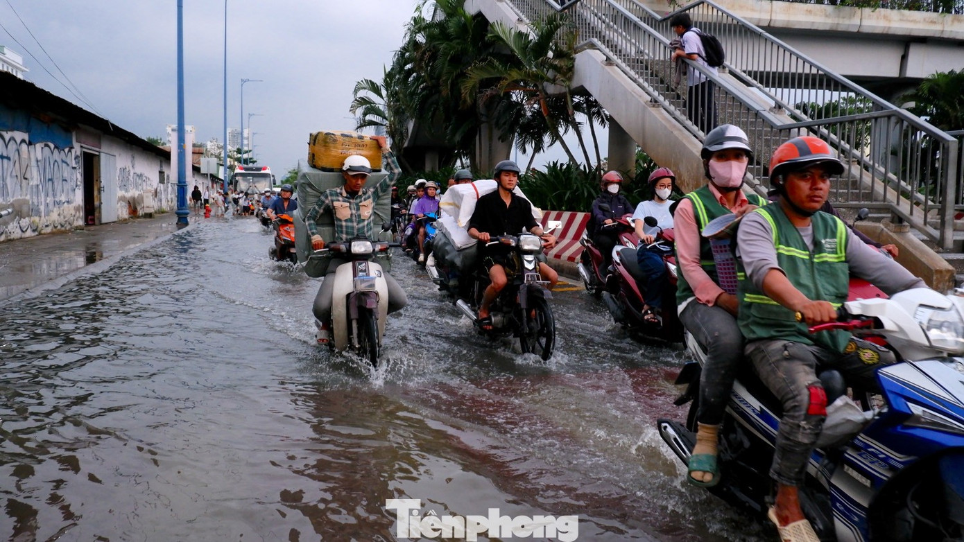 Bà con về nhà sớm Hôm nay, triều cường ở TPHCM có thể vượt mức lịch sử