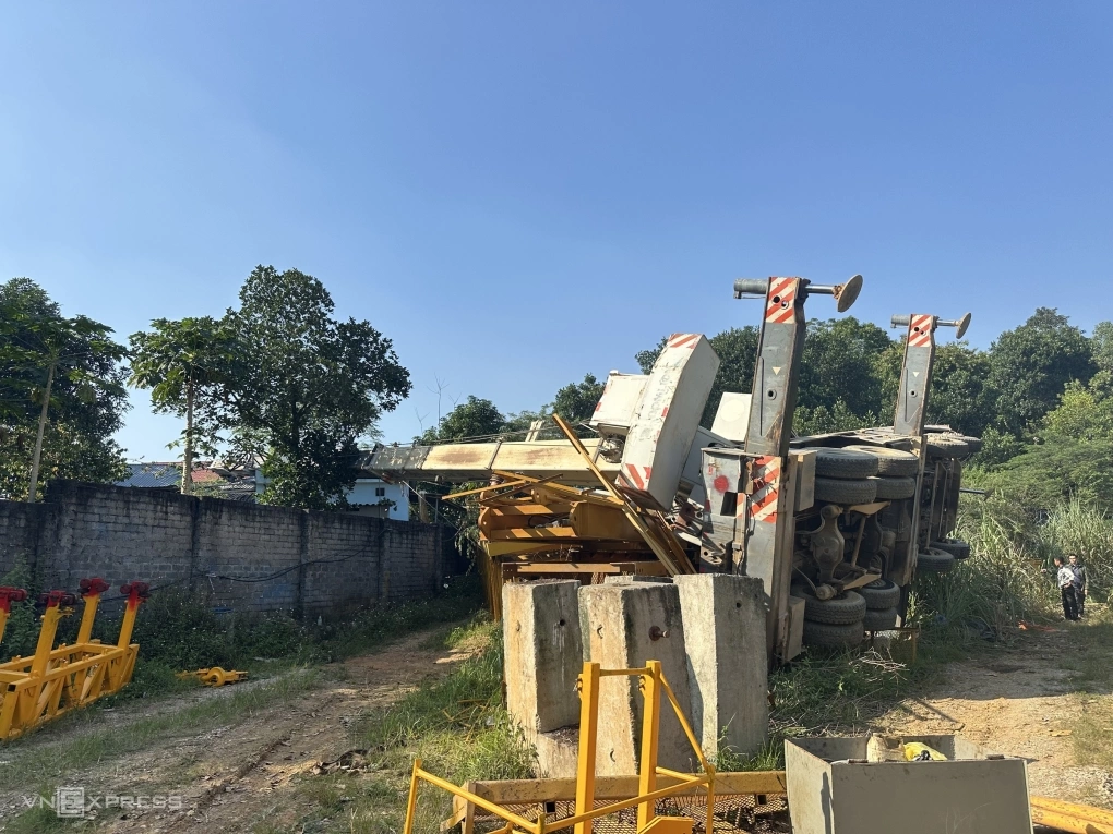 [Video]CẦN CẨU 30M ĐỔ SẬP VÀO NHÀ DÂN 😰