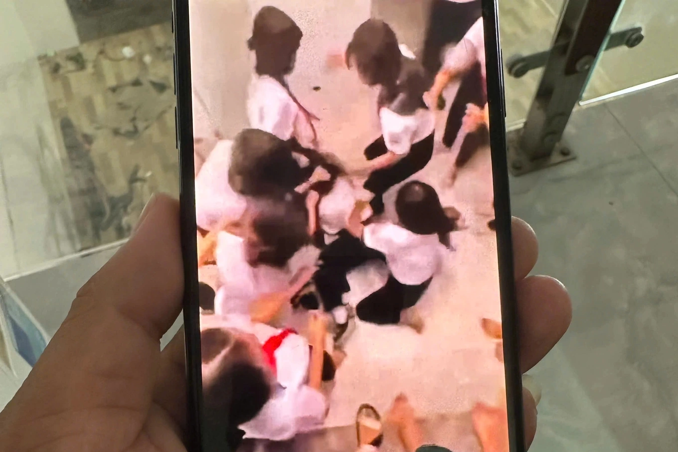 Nữ sinh bị bạn đánh gãy 3 xương sườn: “Vết thương tâm lý ám ảnh suốt đời”