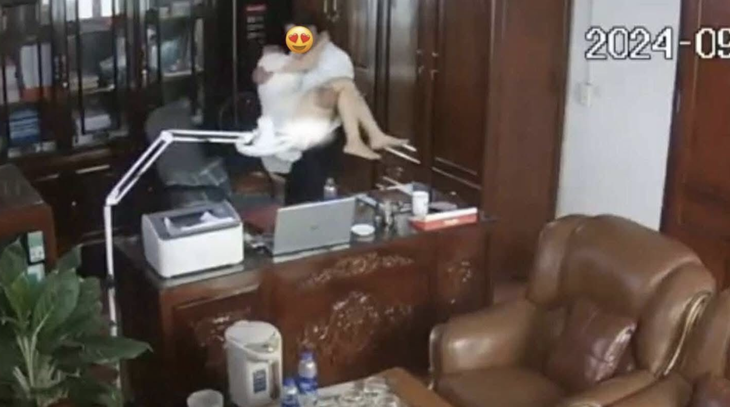 Clip người đàn ông ‘thân mật’ với phụ nữ trong phòng làm việc: Sở GD-ĐT Ninh Bình nói gì?