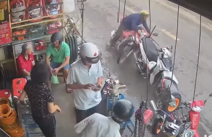 Vụ đạp ngã người đàn ông giao dừa: Không chỉ là một cú đạp