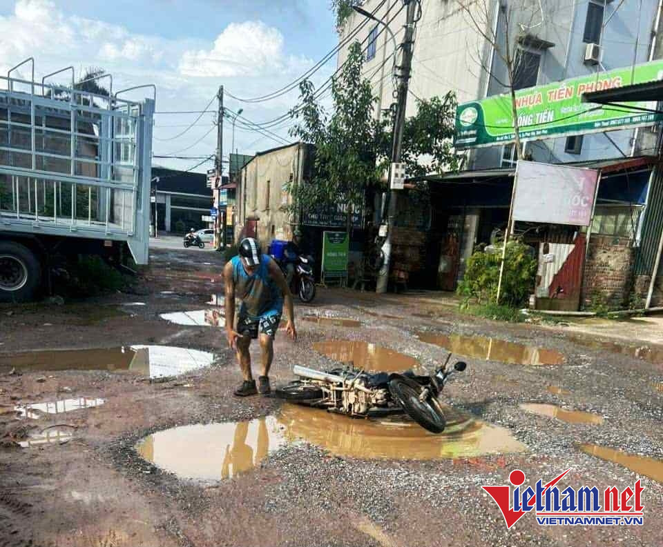 Tiếng than bên dự án triệu USD: ‘Khởi công khi con mới 2 tuổi, nay cháu vào ĐH vẫn dở dang’