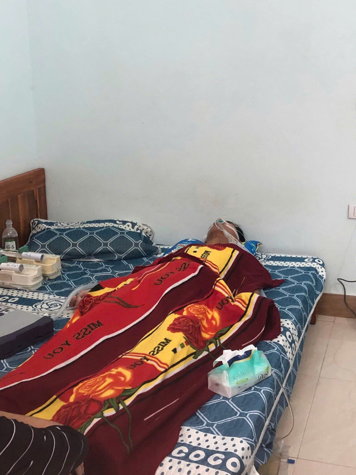 Cháu bé 15 tuổi bị bạn học hội đồng bệnh viện trả về