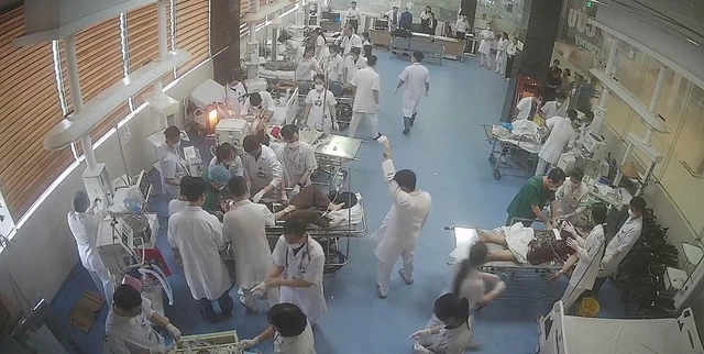 Tìm người thân của 7 nạn nhân gặp nạn trên cao tốc