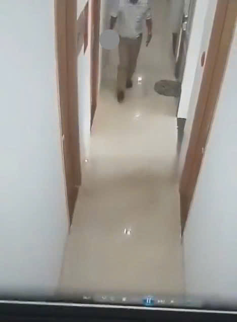 Cà Mau: nghe bảo ck bắt quả tang vk đi ks với người khác, nên r:a tay daman