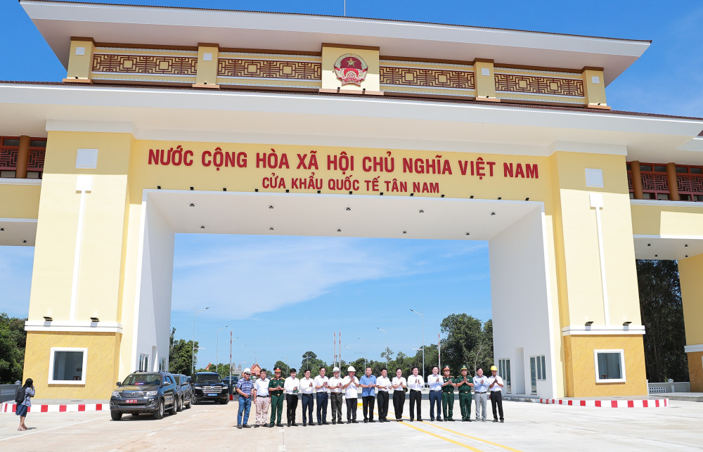 Cửa khẩu Quốc tế Tân Nam: Khơi thông động lực vùng biên