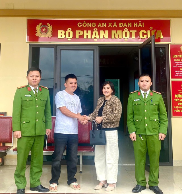 Trả lại hơn 300 triệu đồng cho người chuyển nhầm vào tài khoản