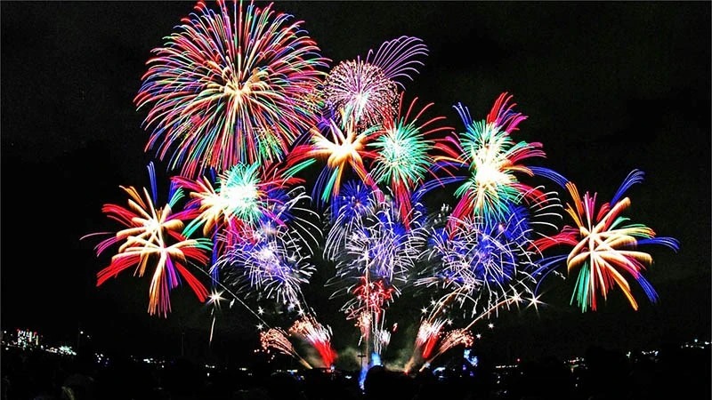 Bắn pháo hoa “Chào năm mới – 2026” tại Quảng trường Lam Sơn