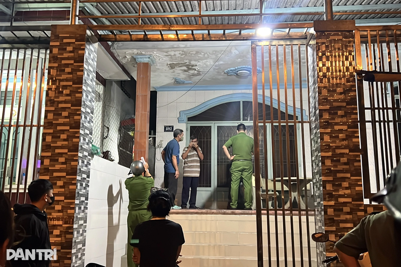 Thi thể người đàn ông đang phân hủy trong căn nhà ở TPHCM