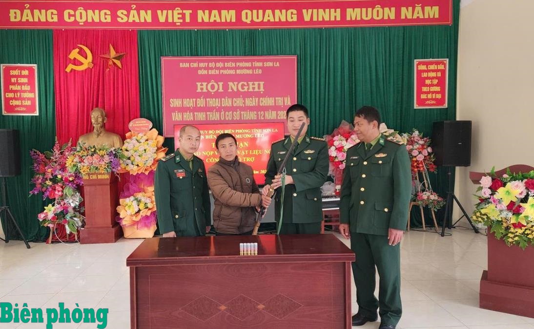 BĐBP tỉnh Sơn La tuyên truyền, vận động nhân dân giao nộp vũ khí tự chế