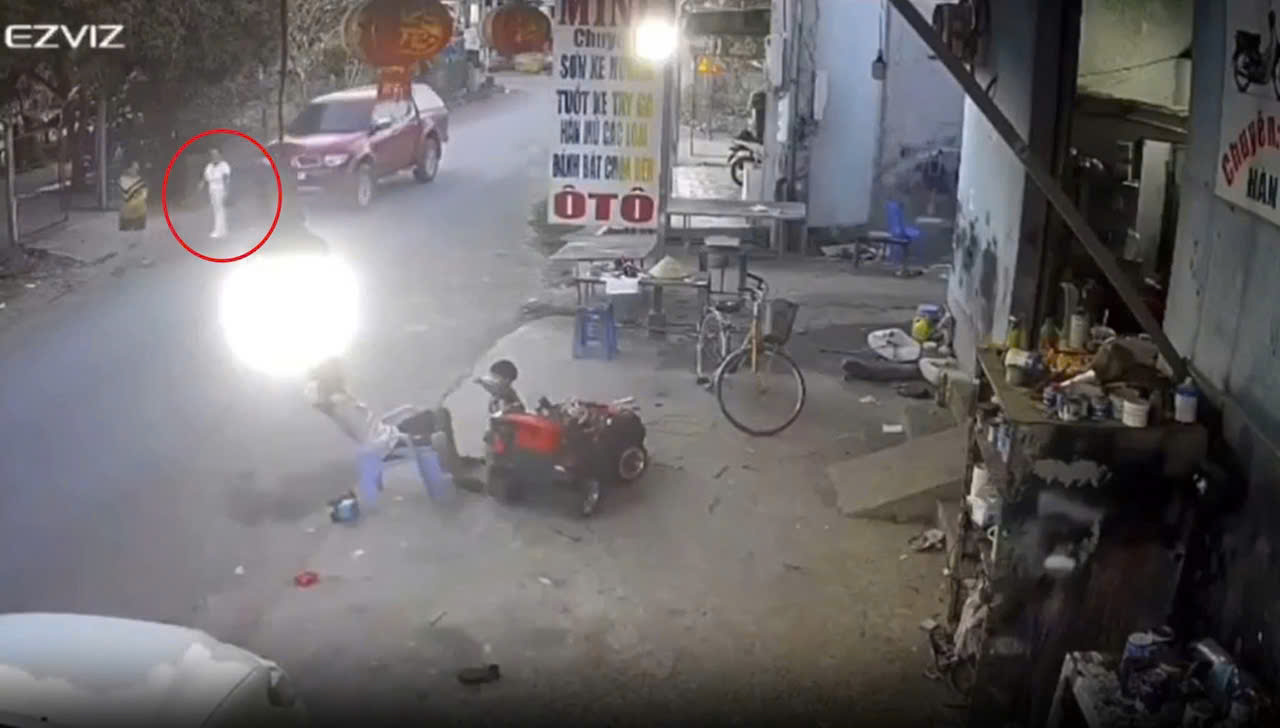 Đồng Tháp: Không hiểu kiểu gì, nghe bảo ô tô mải bấm đt cán qua ng phụ nữ đang đi bộ