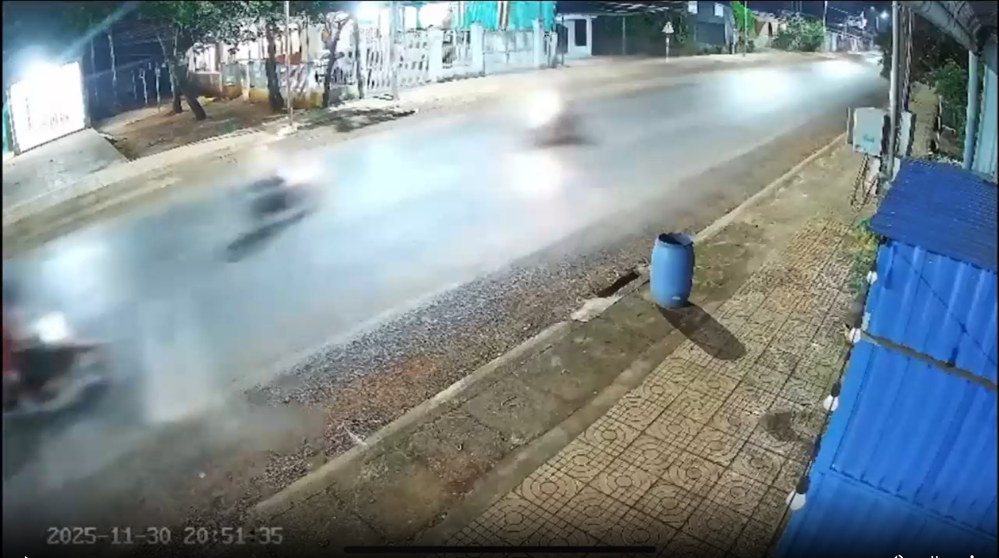 Đồng Nai: 3 thanh niên đi 2 xe máy vacham trực diện khiê’n 2 thanh niên TV tại chỗ, 1 đc đưa đi cấp cứu