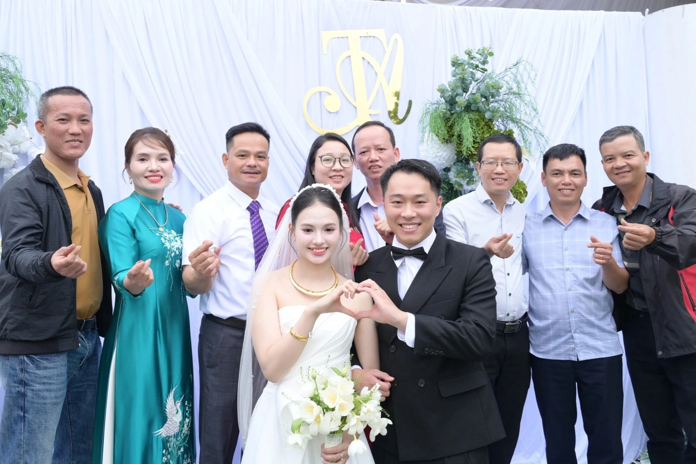 Bố cô dâu múa võ trong đám cưới, dân mạng lo “số phận” chú rể