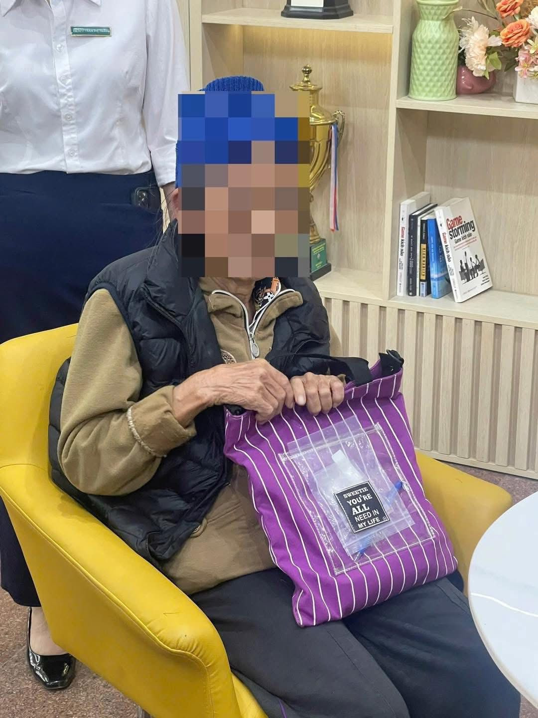 Bị lừa ‘con trai gặp nạn’, cụ bà bán vàng để chuyển cho kẻ xấu 2 tỷ đồng