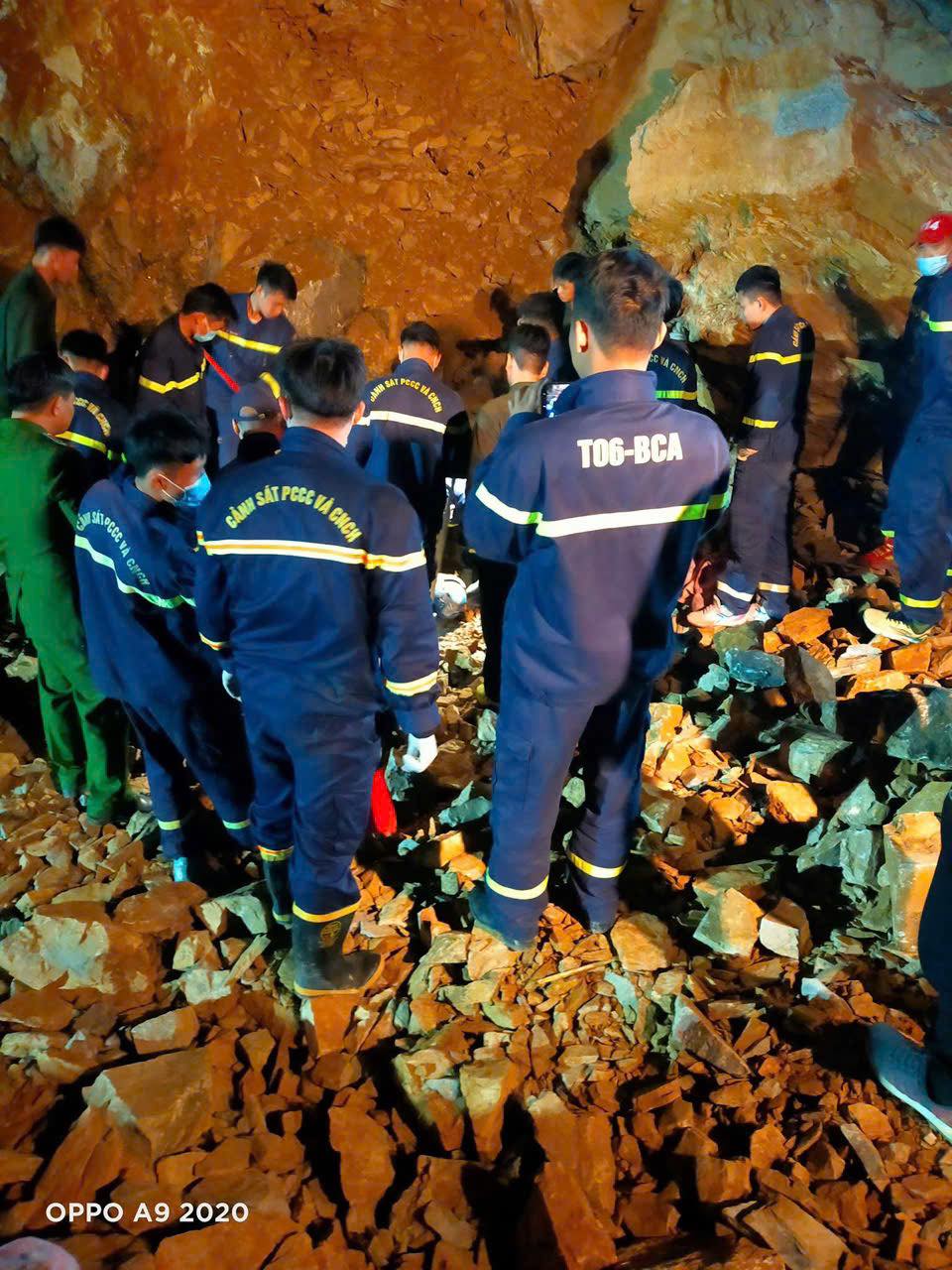 Tìm thấy nạn nhân thứ ba trong vụ sạt lở đất đá trên Quốc lộ 6