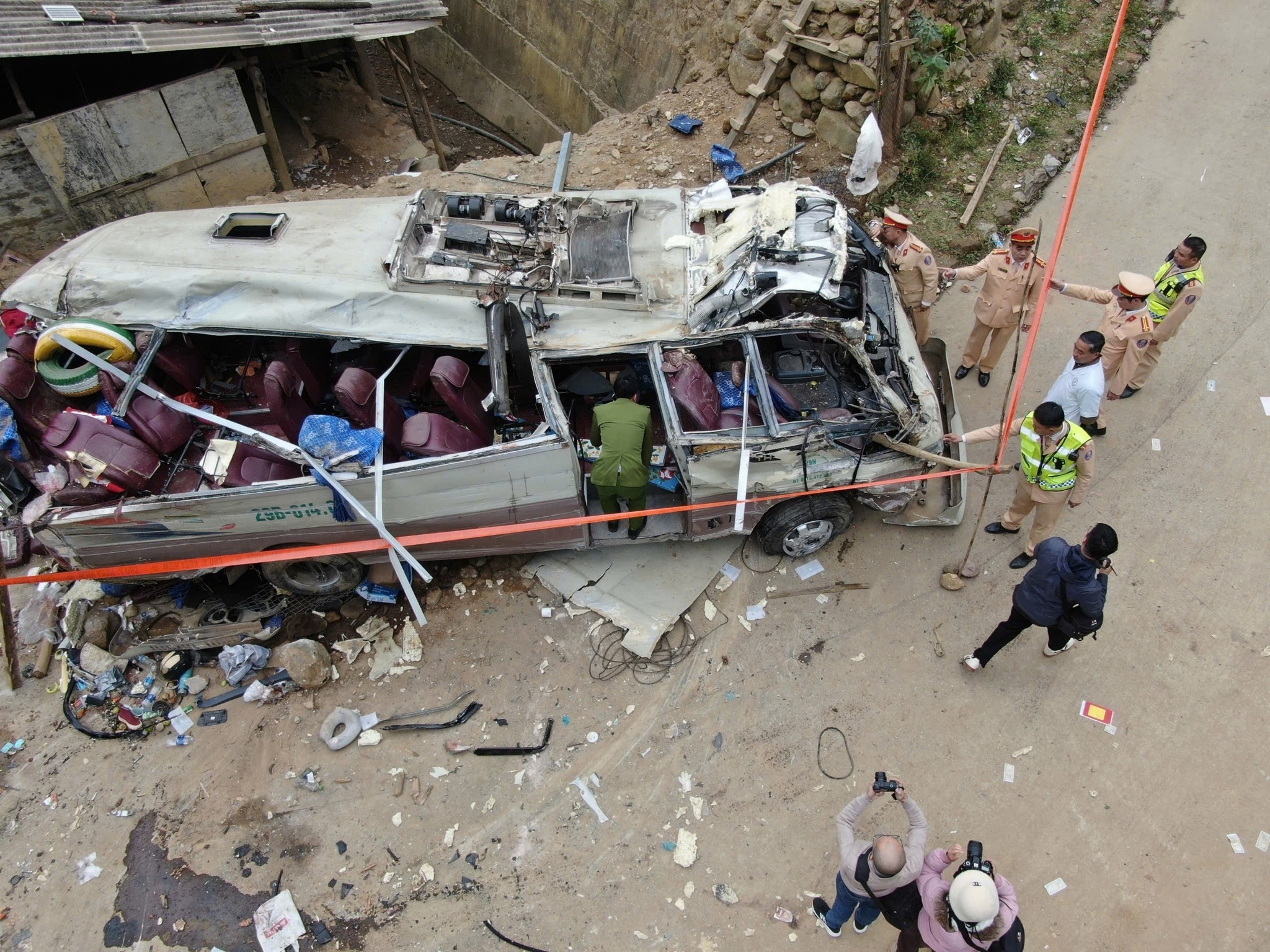 Vụ lật xe chở đoàn từ thiện: Cô gái Hà Nội thoát nạn vì ở lại quán ăn