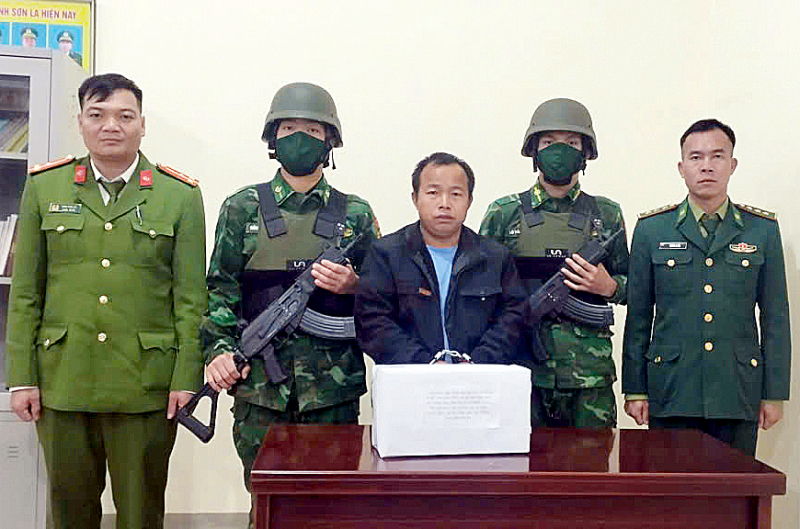 Bắt giữ đối tượng vận chuyển 12 nghìn viên ma tuý tổng hợp