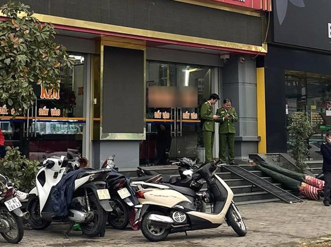 Công an có mặt tại một tiệm vàng lớn ở Nghệ An