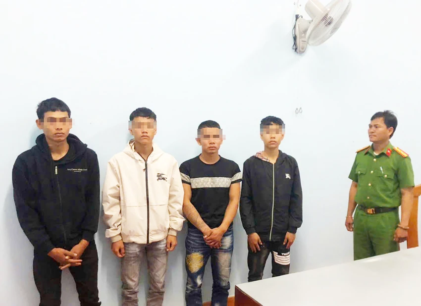 Tạm giữ nhóm thanh thiếu niên chở thiếu nữ đến chòi vắng hiếp dâm