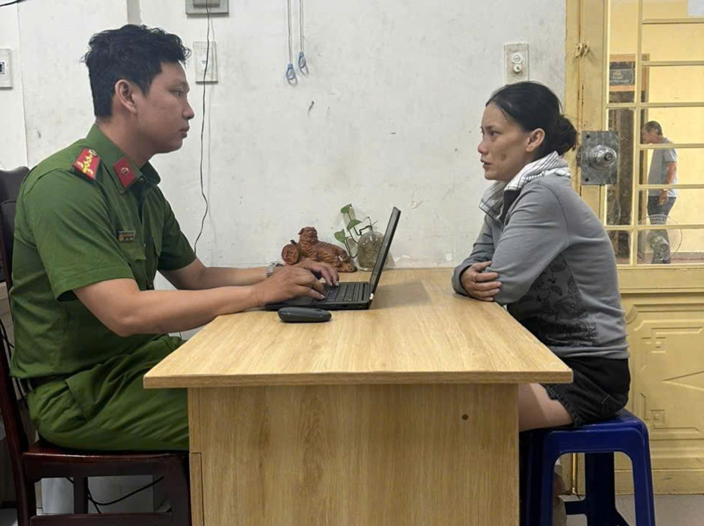 Bắt giữ người mẹ dẫn con 9 tuổi đi lột bông tai vàng của bé gái ở TP.HCM