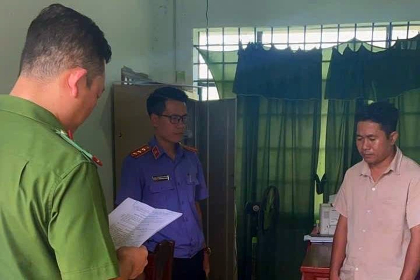 LÂM ĐỒNG: BẮT KHẨN CẤP CÁN BỘ CHIẾM ĐOẠT 500 TRIỆU ĐỒNG TIỀN HỖ TRỢ LŨ LỤT