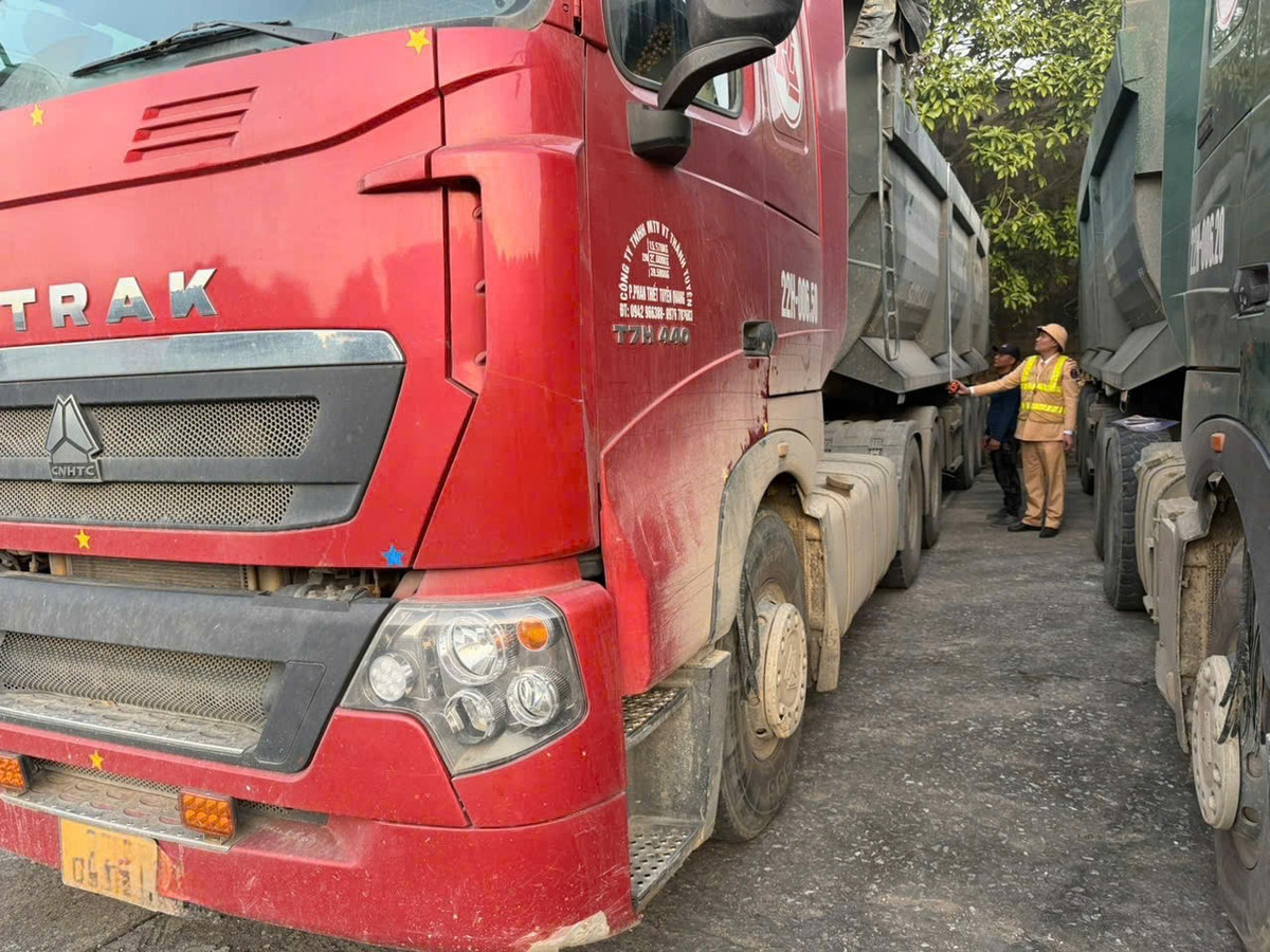 CSGT Phú Thọ xử lý xe quá tải lợi dụng giờ giao ca để né kiểm soát