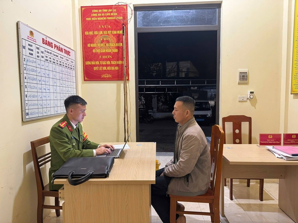 Hai người đàn ông ở Lào Cai bị phạt 4 triệu vì dùng kích điện bắt cá