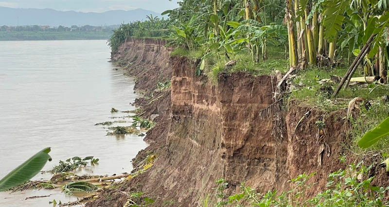 Sạt lở bờ sông Lô sát nhà dân, Phú Thọ công bố tình huống khẩn cấp