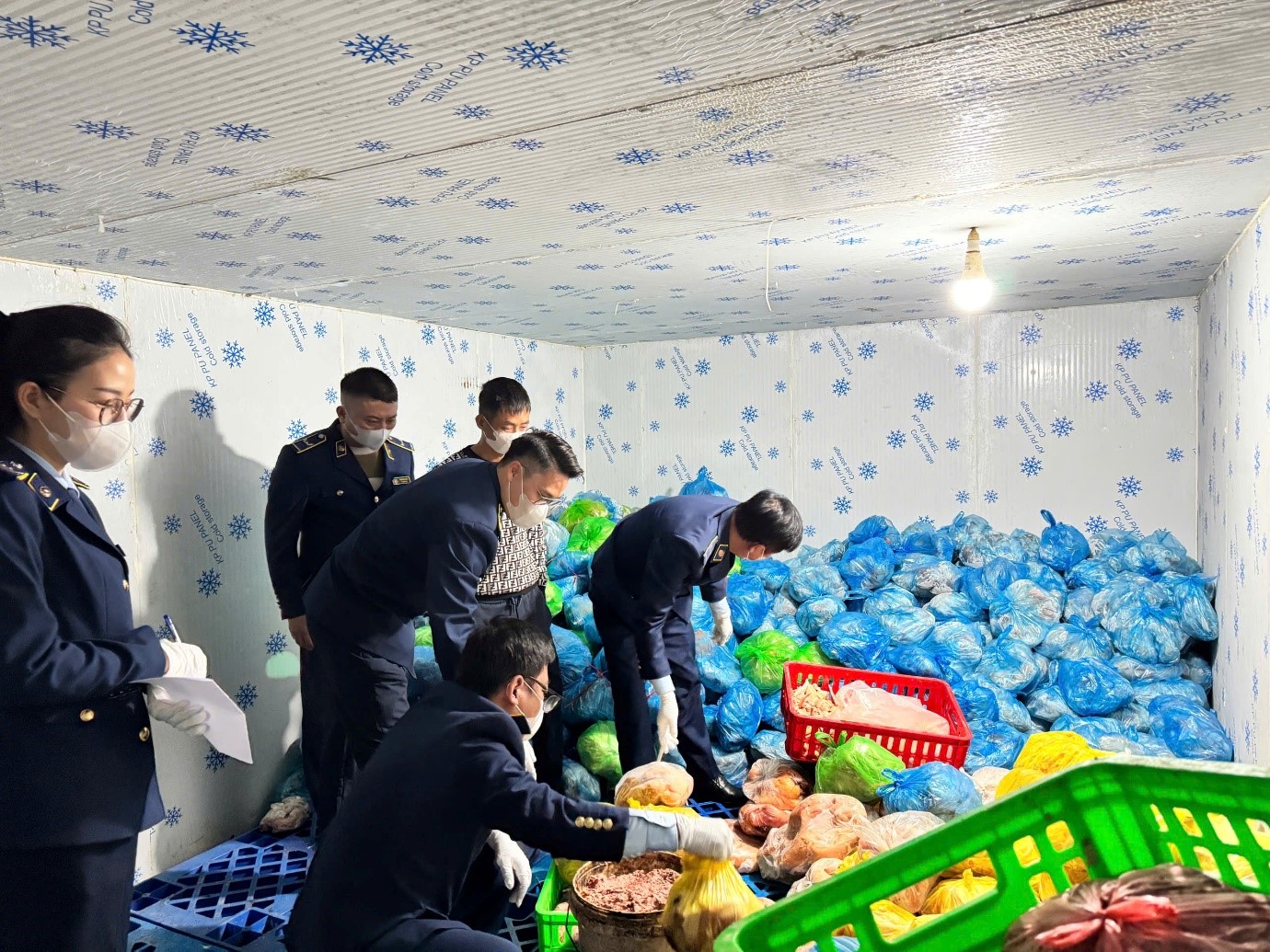 Phát hiện kho chứa 4,5 tấn thịt gà không rõ nguồn gốc xuất xứ tại Thái Nguyên