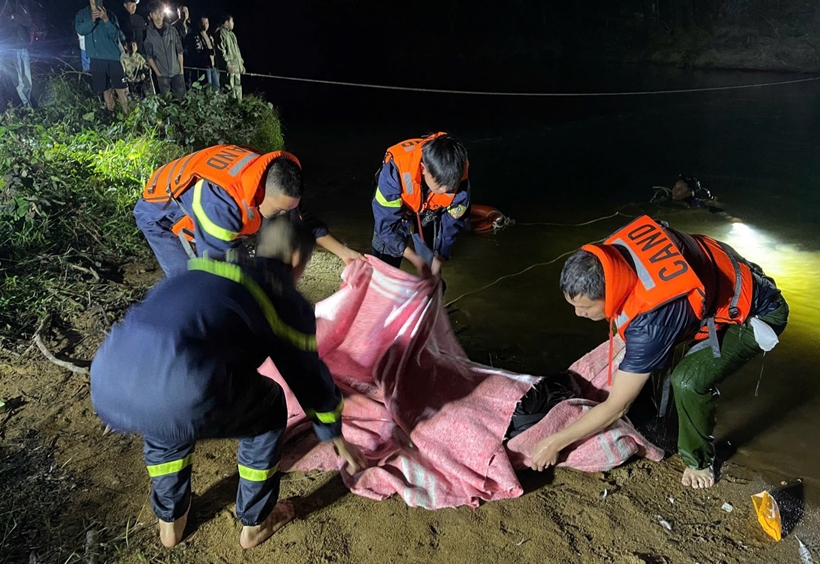 Rơi xe máy từ độ cao 30m, một công nhân tử vong