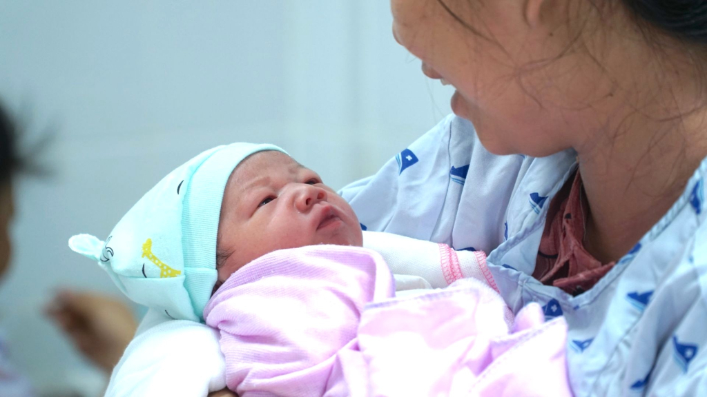 Tây Ninh: Phụ nữ sinh đủ 2 con trước 35 tuổi được thưởng 2 triệu đồng