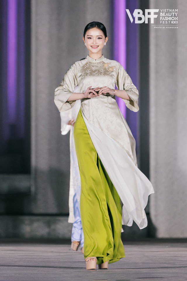 Nữ sinh quê Nghệ An gây ấn tượng tại Miss World Vietnam 2025