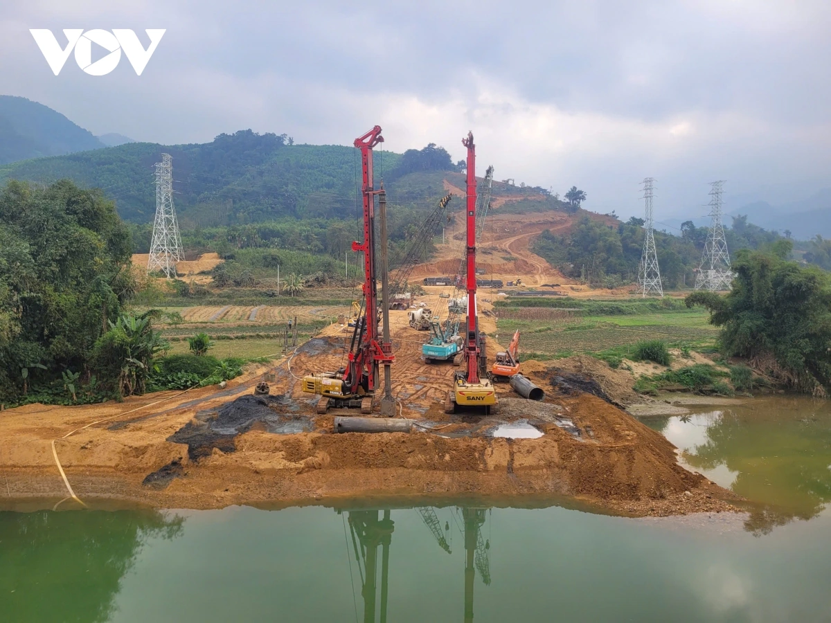 Thiếu bãi đổ thải, tiến độ dự án cao tốc Chợ Mới – Bắc Kạn bị ảnh hưởng