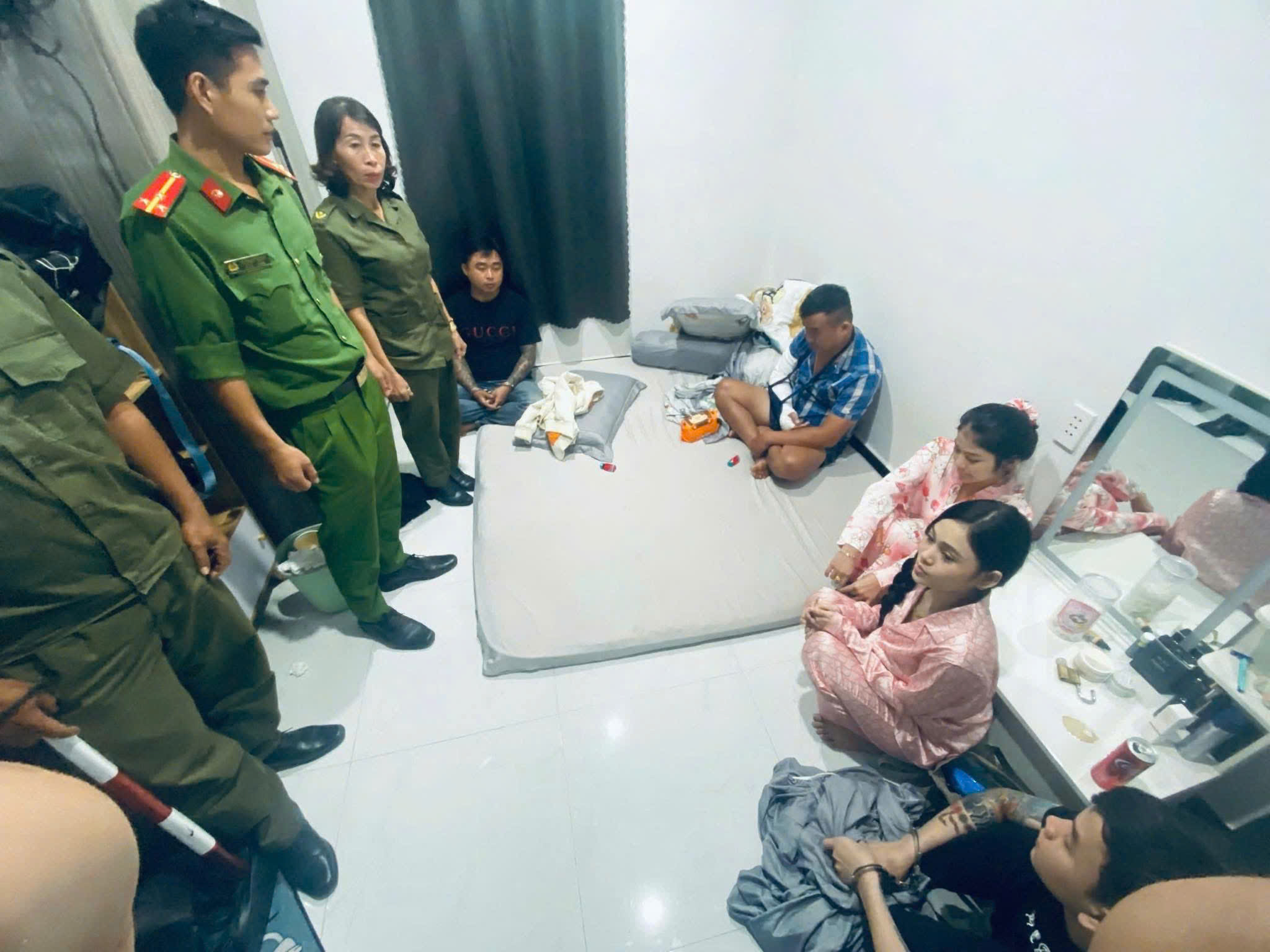 Công an phường Bình Long bắt giữ các đối tượng sử dụng trái phép chất ma tuý