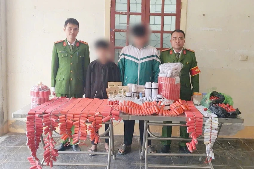Một học sinh lớp 8 lén chế tạo 3.000 quả pháo nổ để đem bán