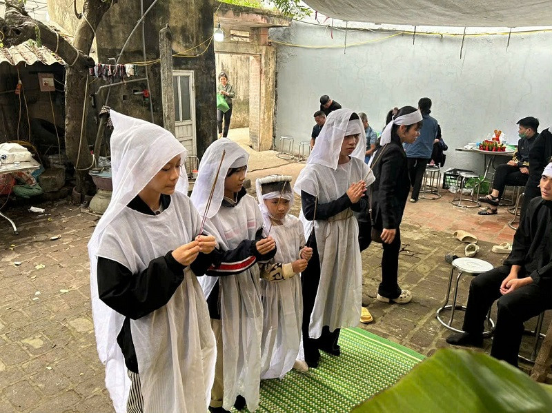 Người cha tử nạn khi chở hàng từ thiện, bỏ lại 4 con thơ nheo nhóc