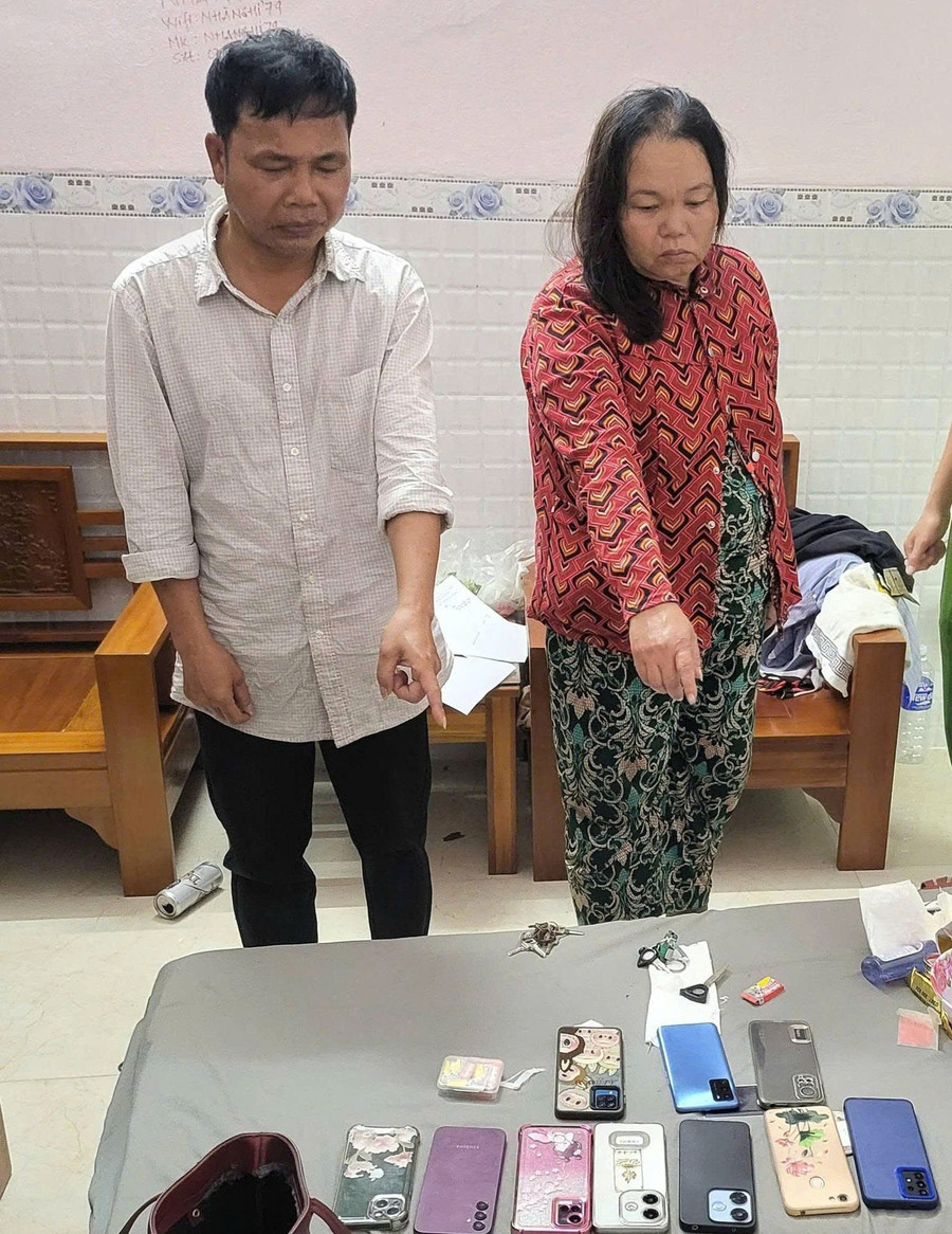 Công an xã An Lương bắt quả tang 2 vợ chồng chuyên móc túi ở chợ